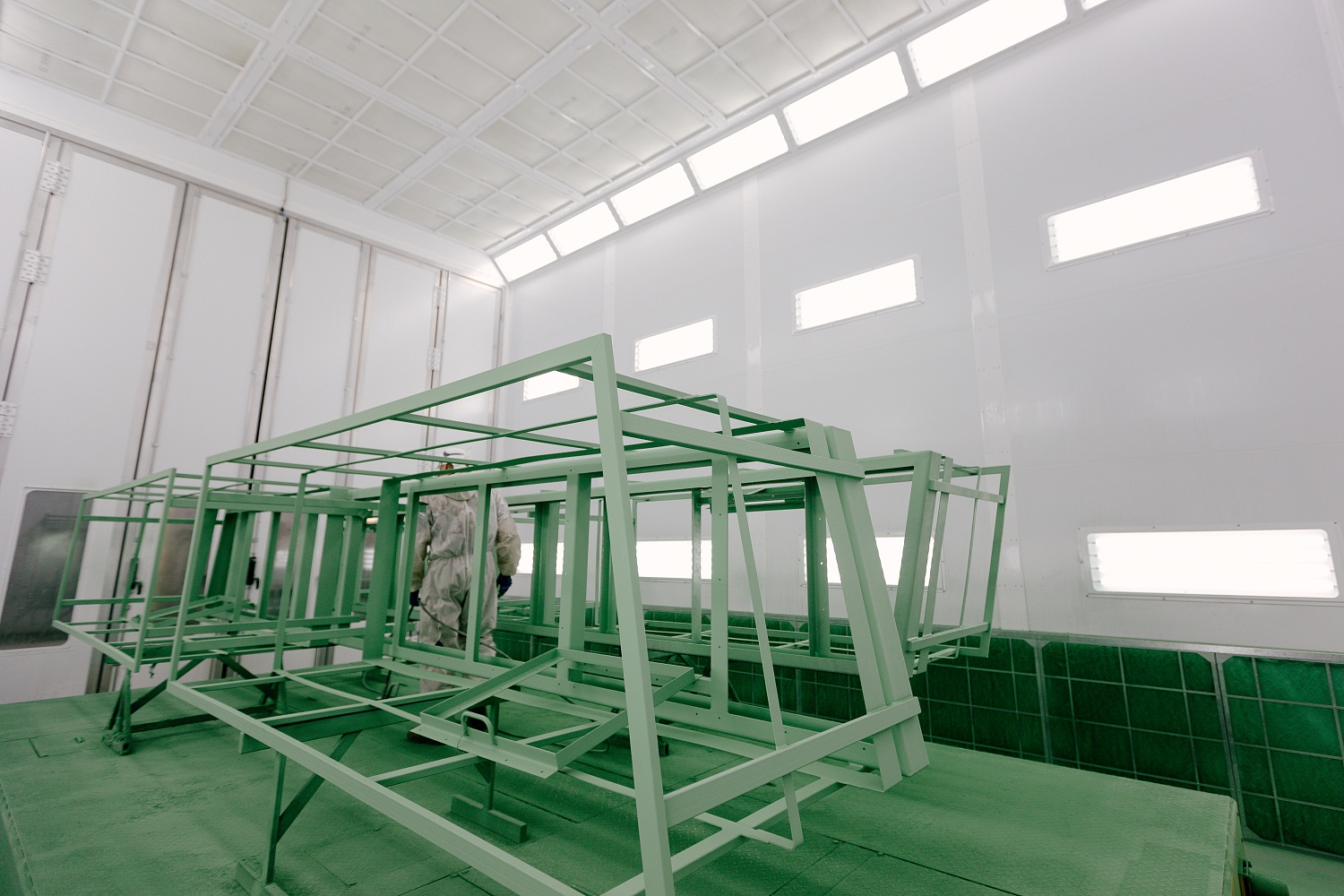 Нанесение лакокрасочных покрытий