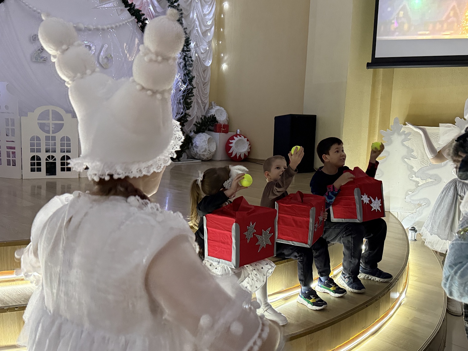 Новогодний спектакль для детей сотрудников ООО «Полесье»